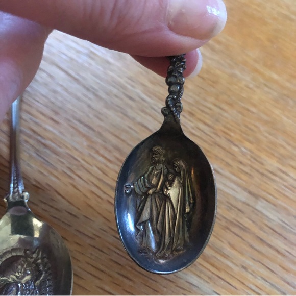 Beautiful Vintage Christmas Bundle of 2 spoons with incredible details - Picture 12 of 15